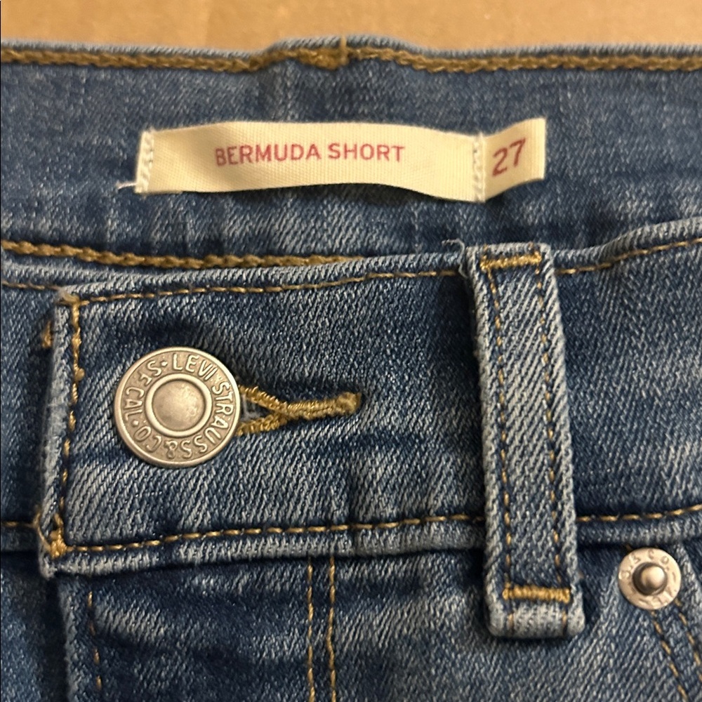 Levi’s Bermuda Shorts - Picture 12 of 14